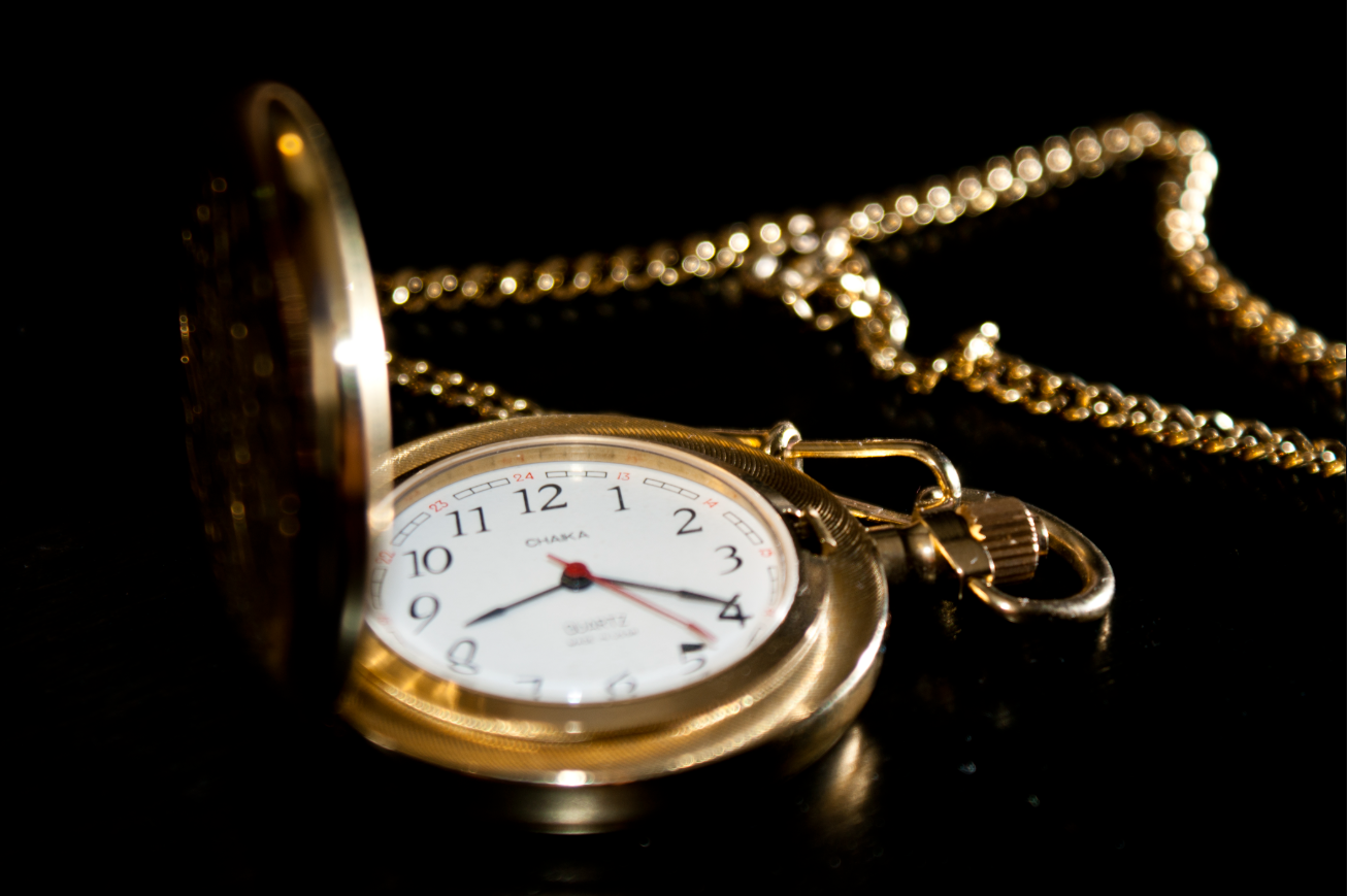 Montre à gousset en or ouverte avec sa chaîne, cadran blanc visible, achat de montre à Nemours