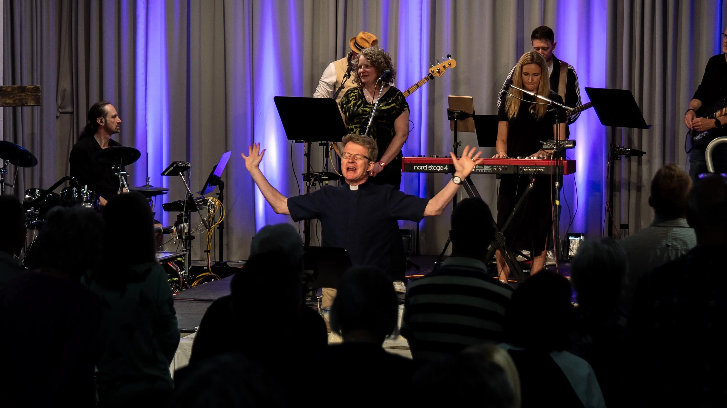 SUNDAY SERVICE-7379.jpg