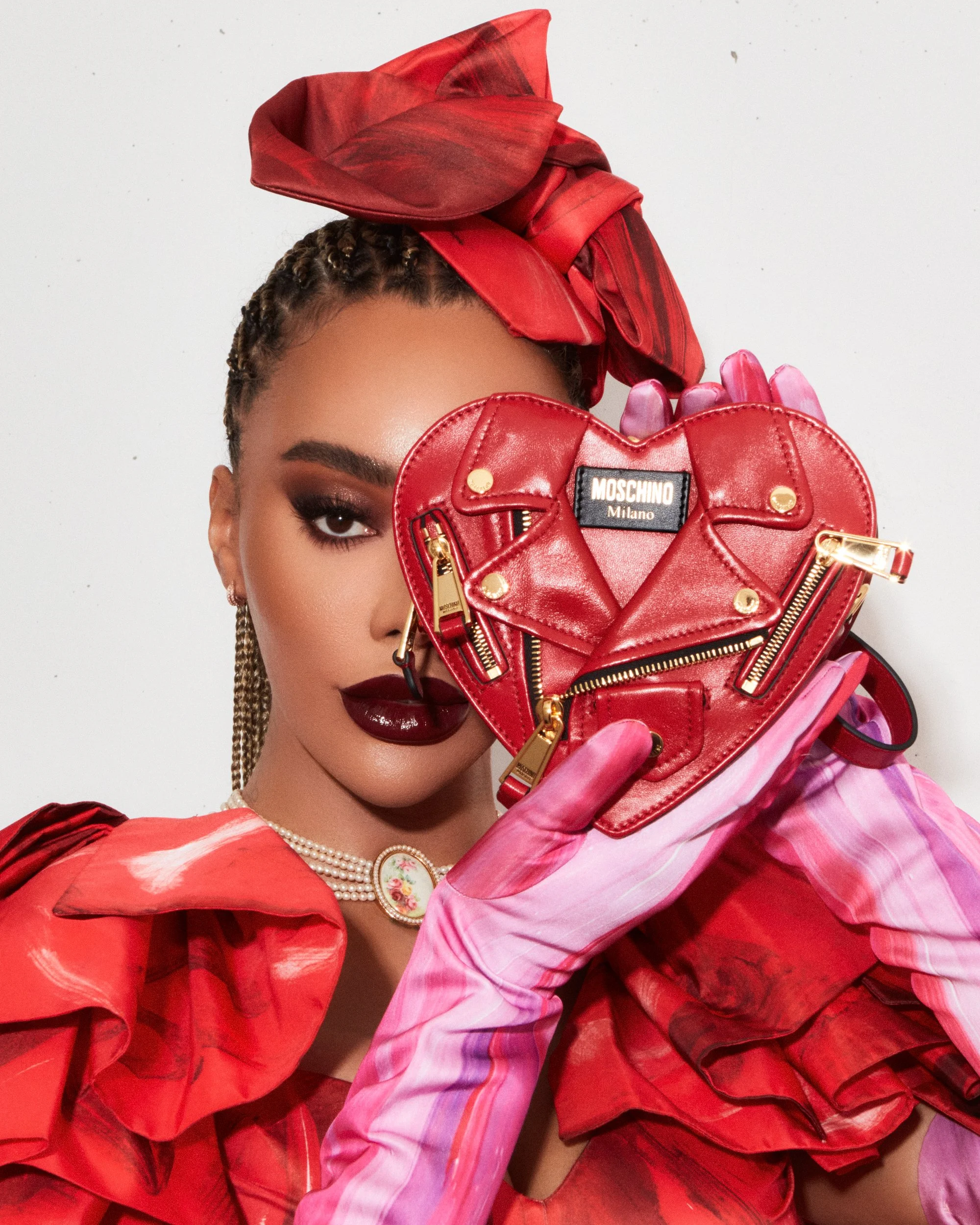 Munroe Bergdorf - MOSCHINO