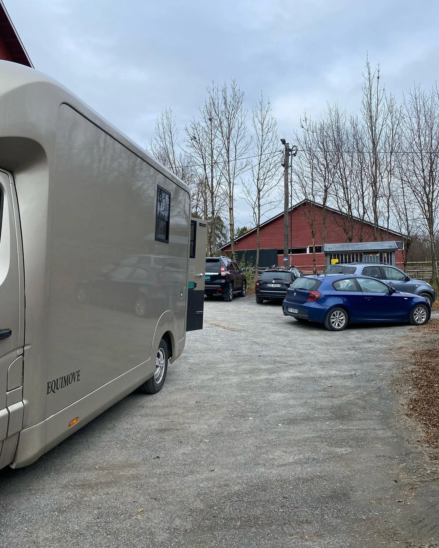 Den siste 1,5 uken har v&aelig;rt travel med 5 turer til @bjerkedyrehospital b&aring;de dag og kveld , flytting av hest i B&aelig;rum og utleie 🚛🐴🏥 Tusen takk for tilliten! #equimove #hestetransport #oslo