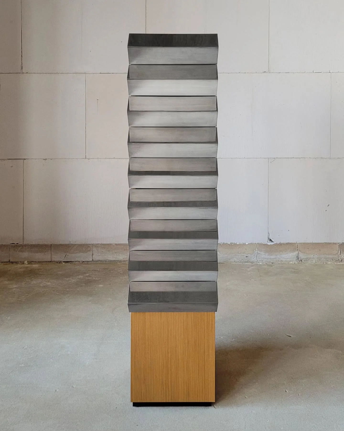 After many years of working on hospitality projects, within the constraints of a particular space and brand context, designing a product without creative limitations is a challenge in itself.
This new series of objects, in collaboration with Ango, ma