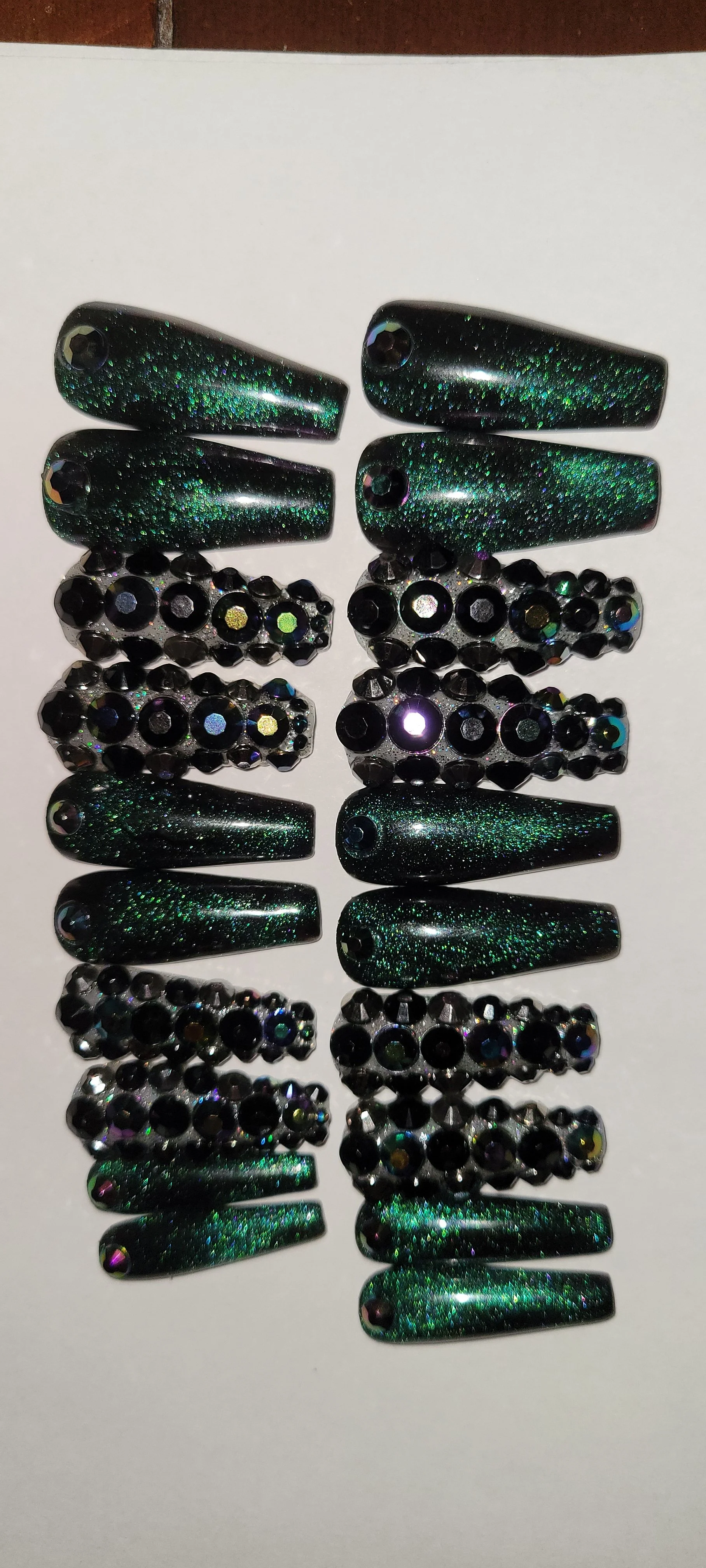 dark sparkle green press-ons.jpg