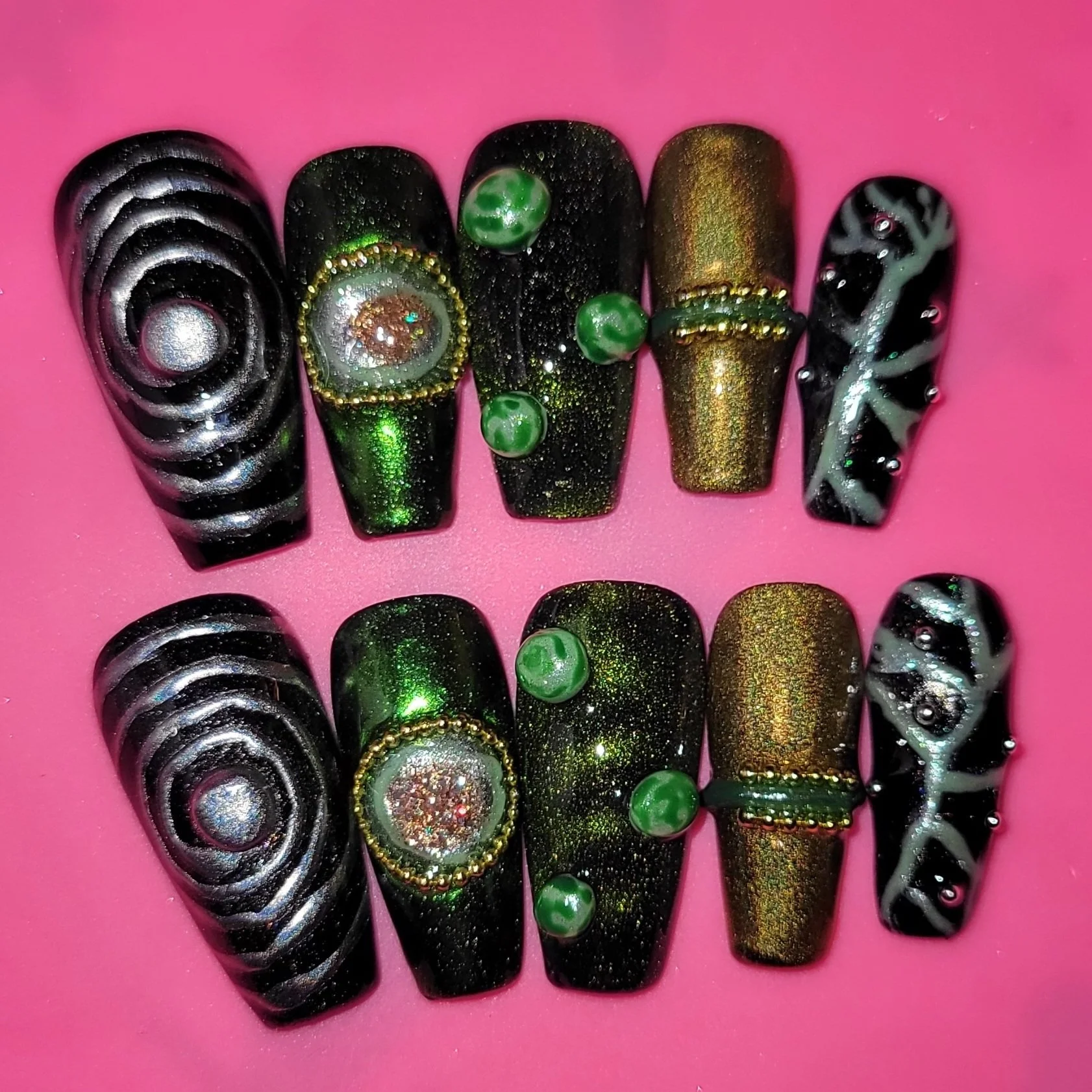 abstact 3d green nails.jpg