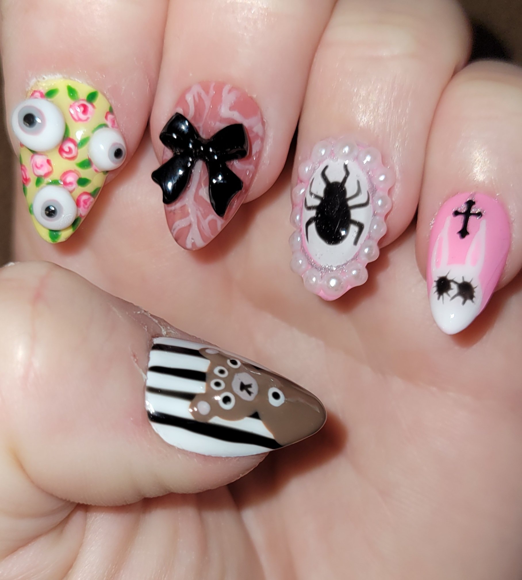 3d whimsical creep nails.jpg