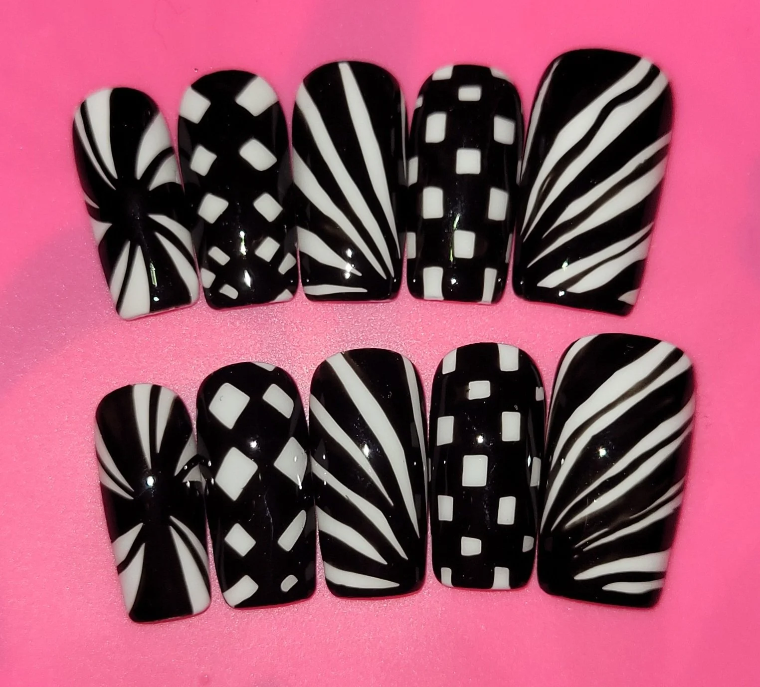 black and white trippy nails.jpg