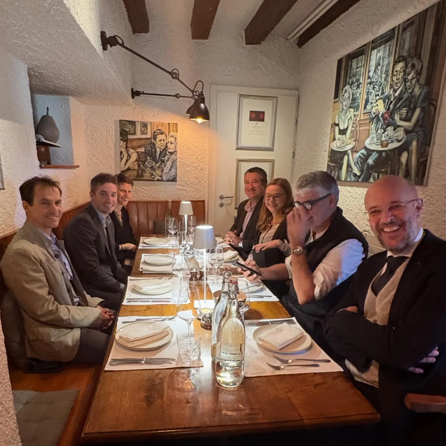 Un tr&egrave;s beau moment lors de notre r&eacute;union annuelle autour d&rsquo;un repas convivial avec tous mes chefs de service ✨🍽️

C&rsquo;est une occasion particuli&egrave;rement importante pour moi de pouvoir partager, d&rsquo;&eacute;changer 