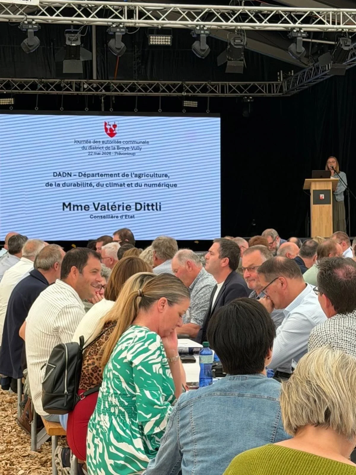 🌿Je suis tr&egrave;s heureuse d&rsquo;avoir particip&eacute; aujourd&rsquo;hui &agrave; la Journ&eacute;e des communes vaudoises !
 
☝🏽Nos communes sont le c&oelig;ur vivant de notre canton.

C&rsquo;est l&agrave; que la d&eacute;mocratie se vit co