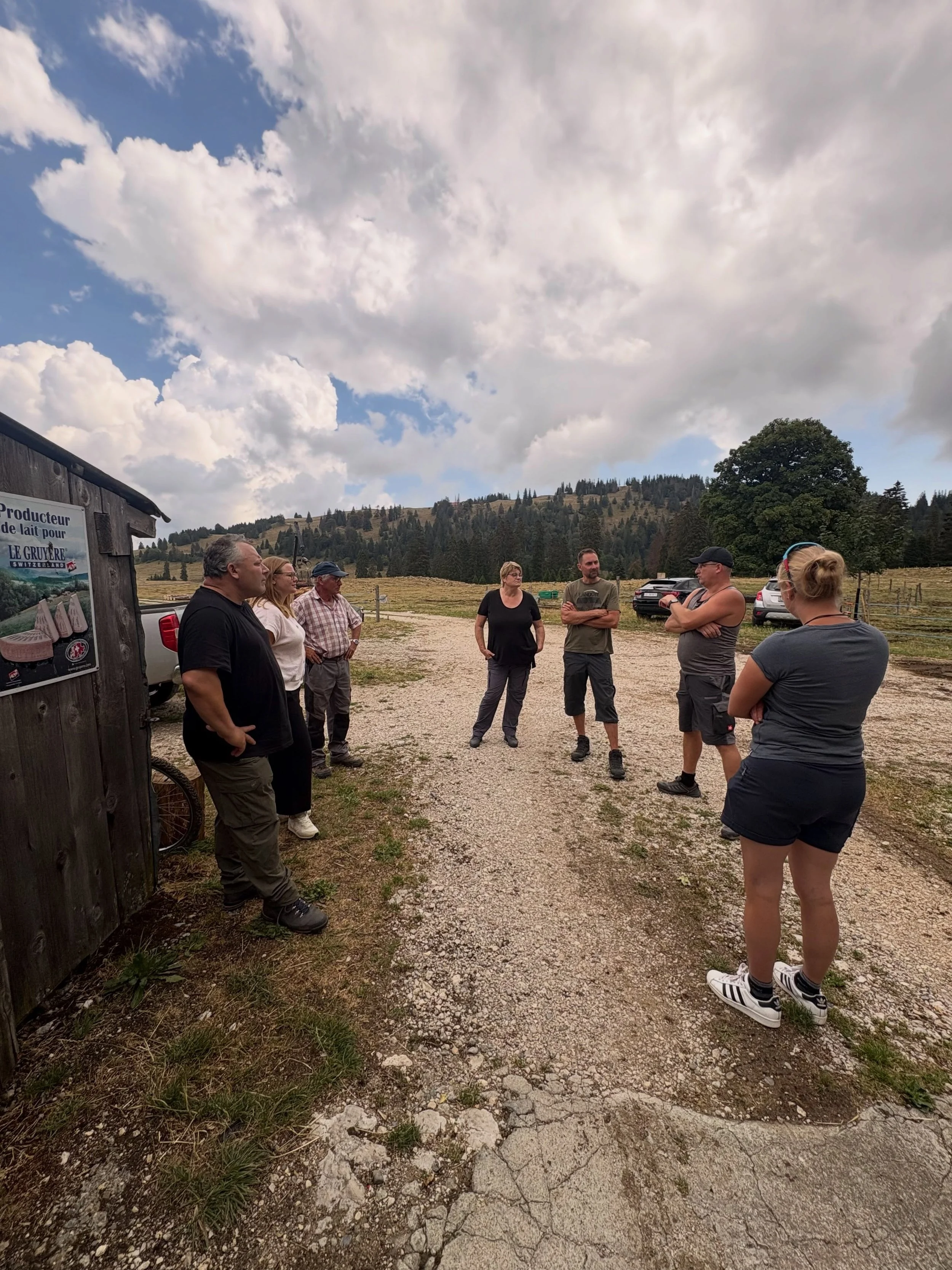 🐺 Un &eacute;change bouleversant avec le monde agricole &agrave; la Vall&eacute;e de Joux

Aujourd&rsquo;hui, j&rsquo;ai eu l&rsquo;occasion de rencontrer des femmes et des hommes du monde agricole dans la Vall&eacute;e de Joux, afin d&rsquo;&eacute
