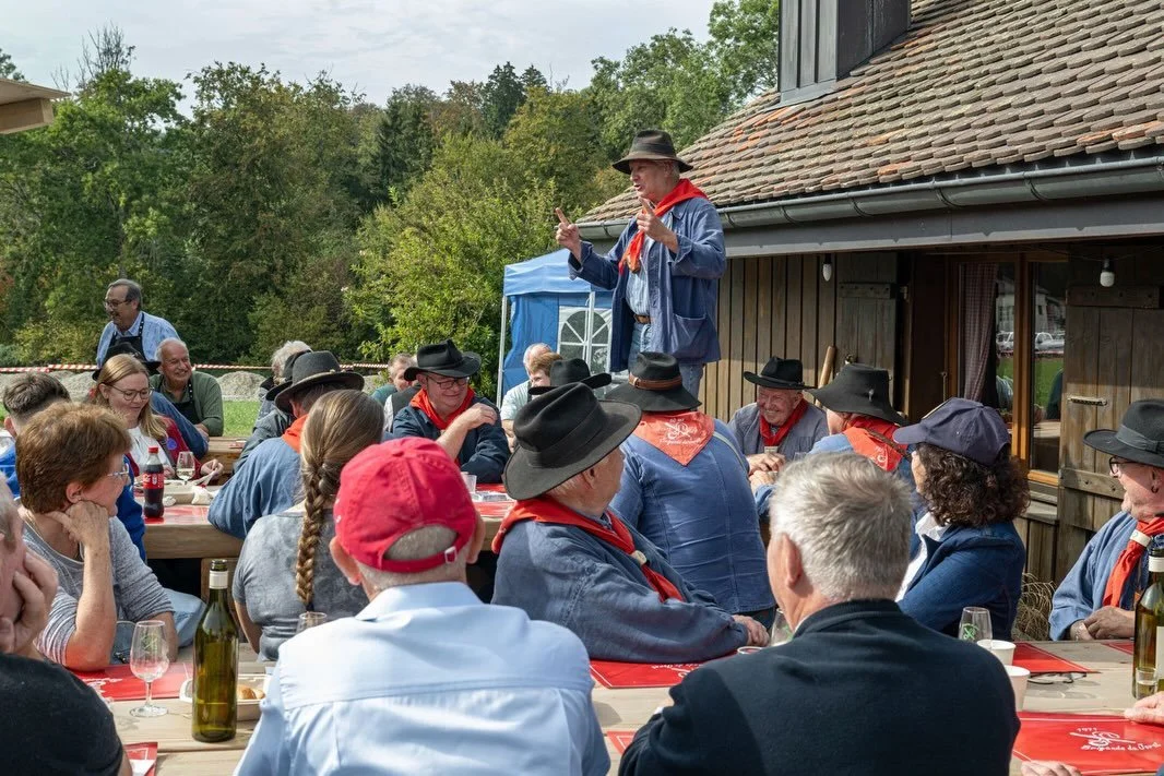 Un beau moment pour les 55 ans des Brigands du Jorat 🎉🌲 
Une tradition bien vaudoise, un bel esprit de camaraderie&hellip; et toujours ce petit risque de se faire &laquo; embarquer &raquo; au passage 😄 Et comme toute bonne histoire de brigands, la