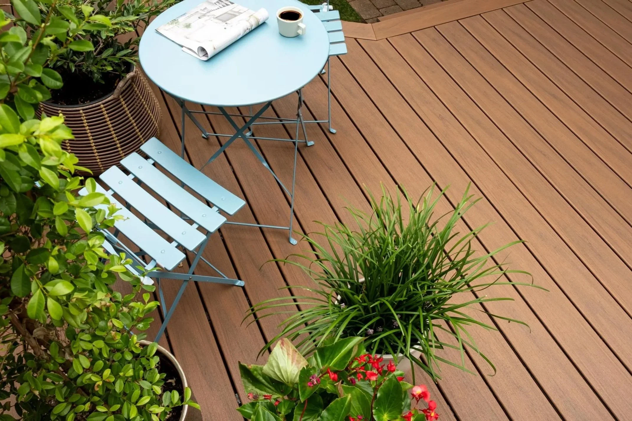 lin-uk-013-ja-decking-backyard-brick-furniture-plants-Large.jpg
