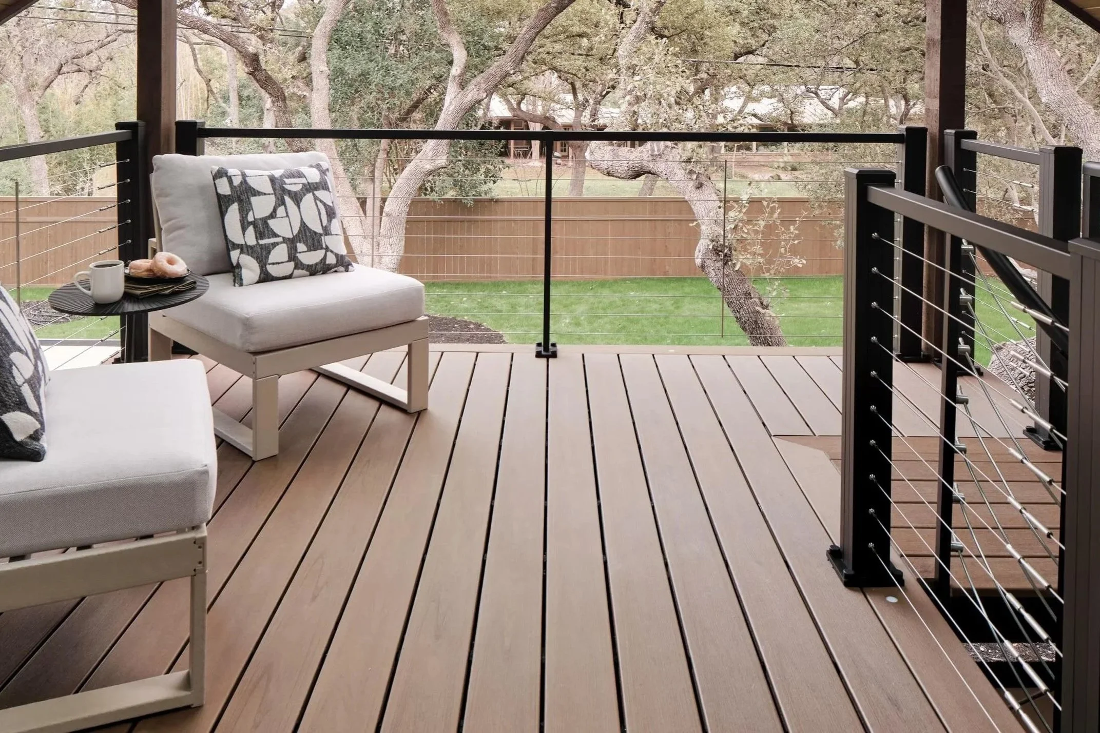 trn-lineage-sig-x-series-hgtv-2025-san-antonio-001-ja-decking-cable-railing-outdoor-beauty-JA010616TLS48-Large.jpg