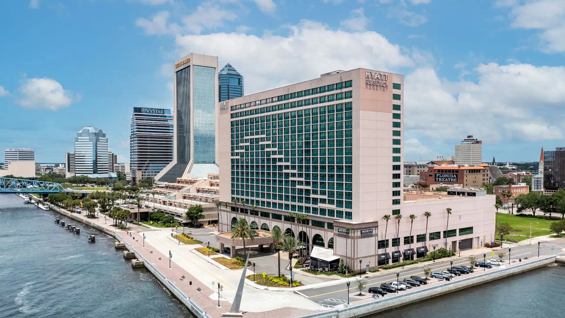 JAXRJ-P0176-Exterior-Daytime-Hotel-Front-Drive-Main-Tower.16x9.jpg