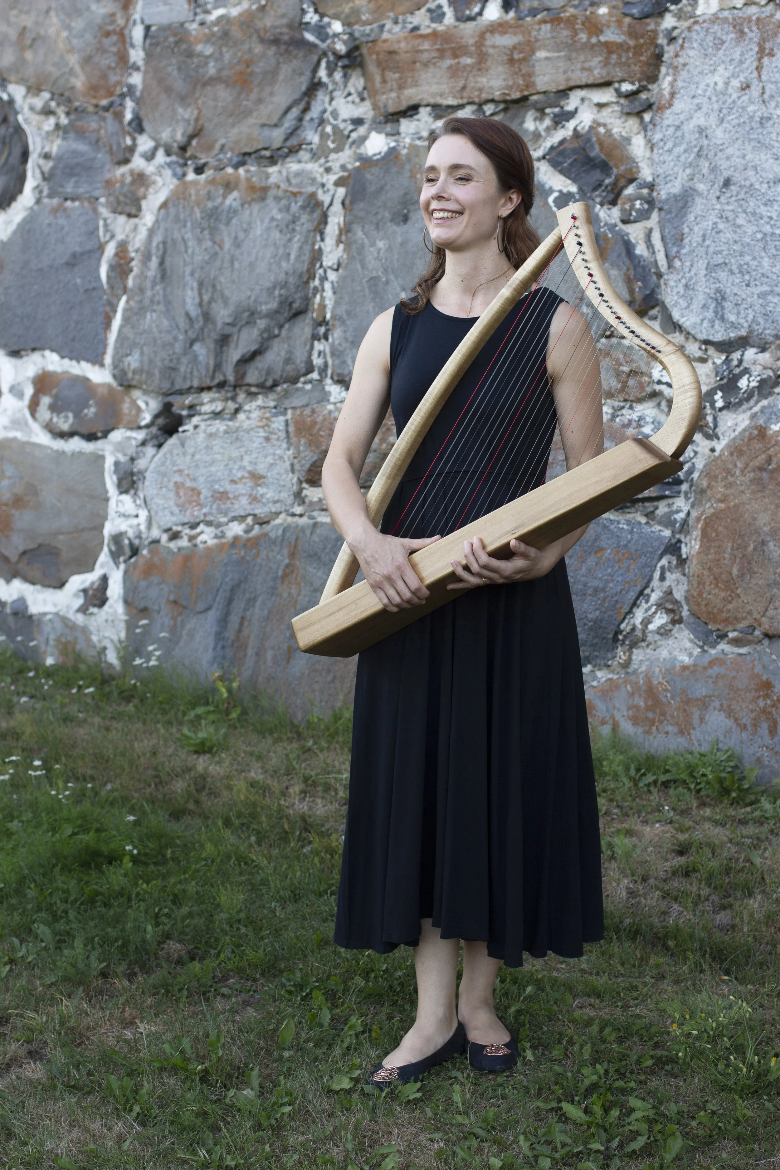 Aino Peltomaa ja harppu.jpg