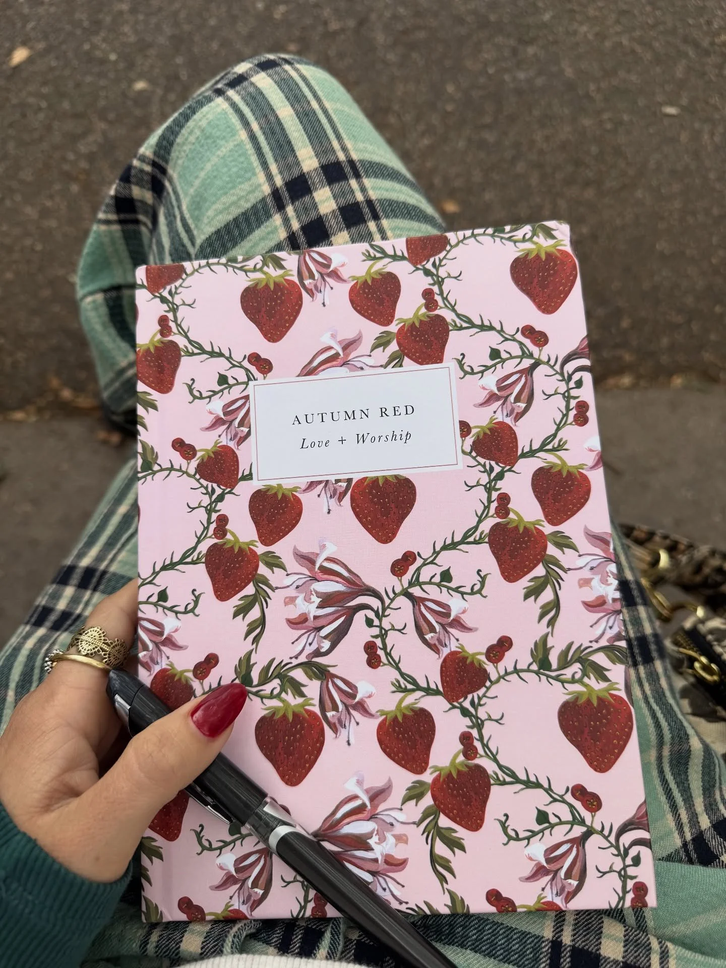 I&rsquo;m still grappling with vulnerability, like most of us, and to be honest that&rsquo;s been my biggest challenge the past few months (ok years&hellip; ok life so far&hellip; 🥹✨&hearts;️) 

But

Realising there&rsquo;s absolutely nothing cool n