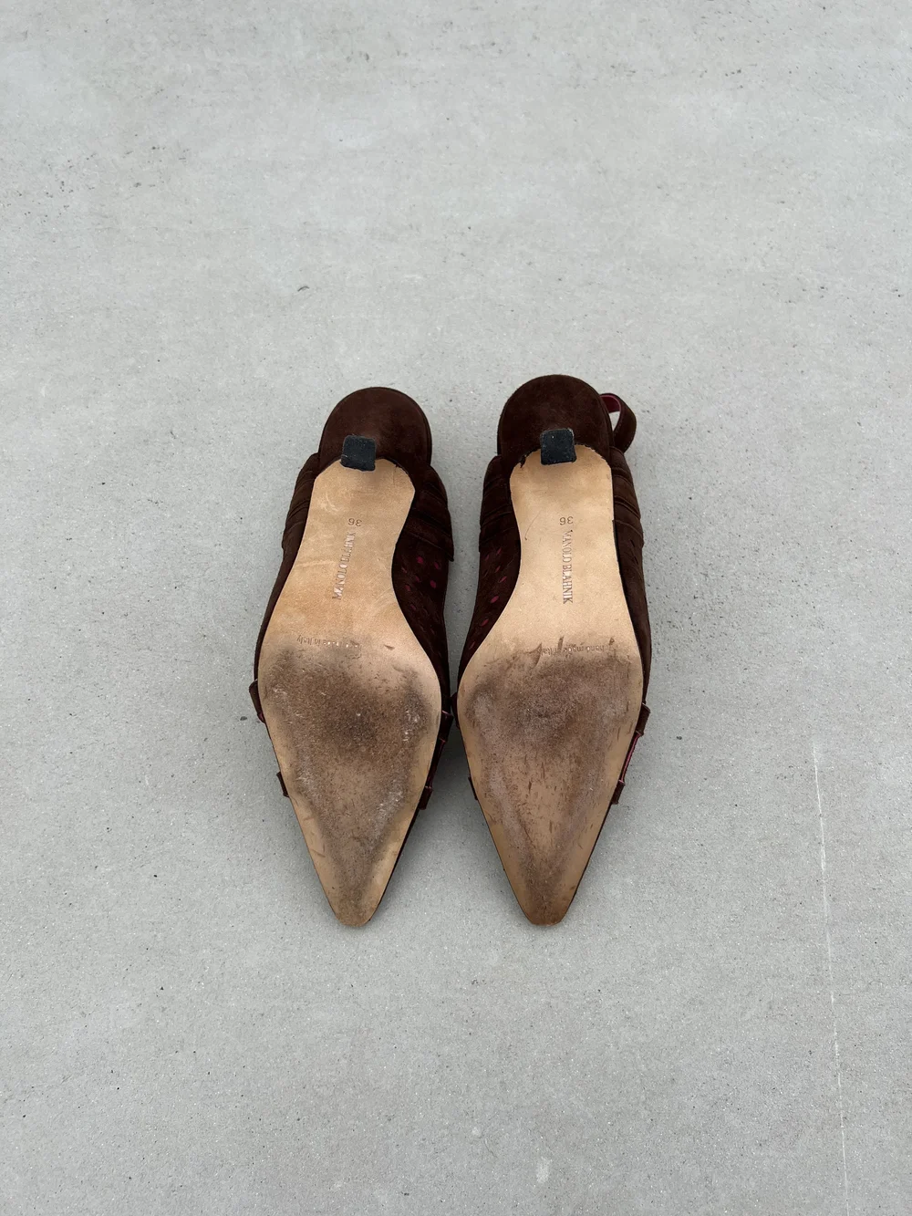 Manolo Blahnik | Suede Cherry Red Pointed Toe Heels (36) — sayo