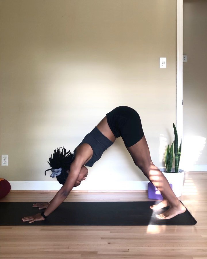 Yoga for Aries ♈️ channeling the inner warrior
.
.
.
#ariesyoga #warriorseries #aries #astroyoga #astrology #zodiacflow #ariesseason #firesigns