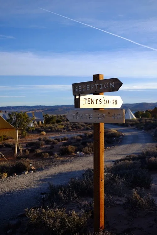 DD-Under-Canvas-Moab-wayfinding.jpeg