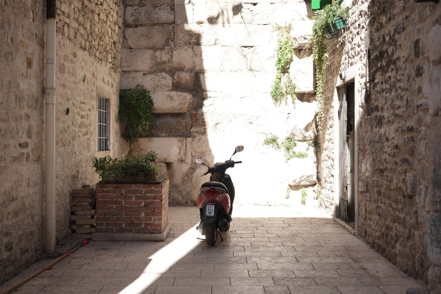 DD-diocletians-palace-mototcycle.jpeg