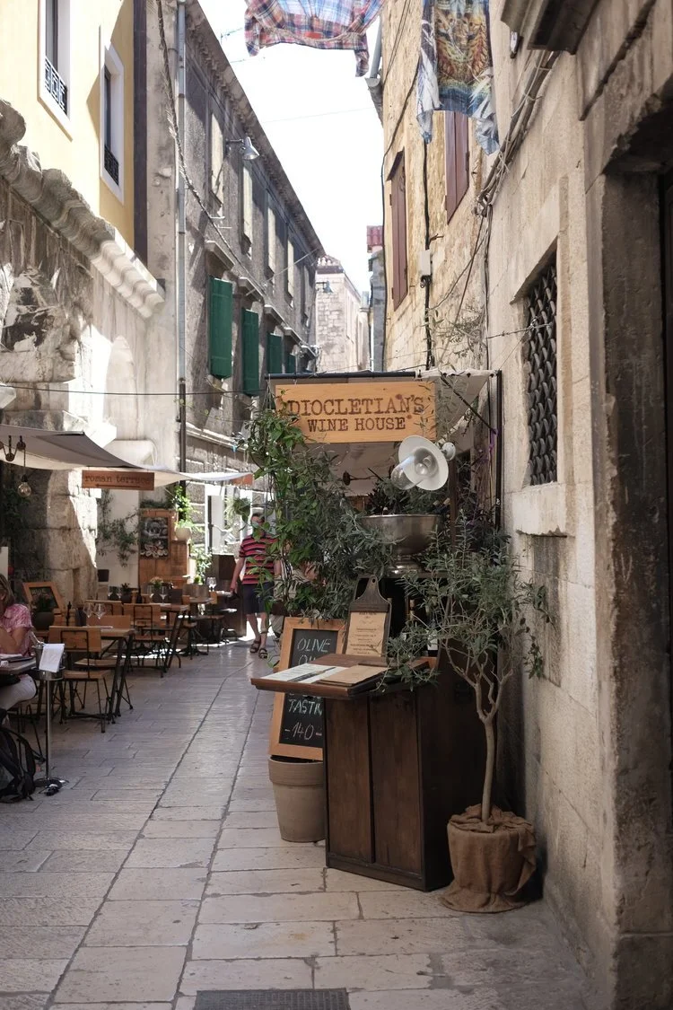 DD-diocletians-palace-wine-shop.jpeg