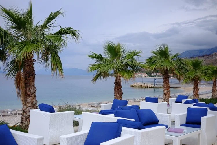 DD-podgora-croatia-beach-bar.jpeg