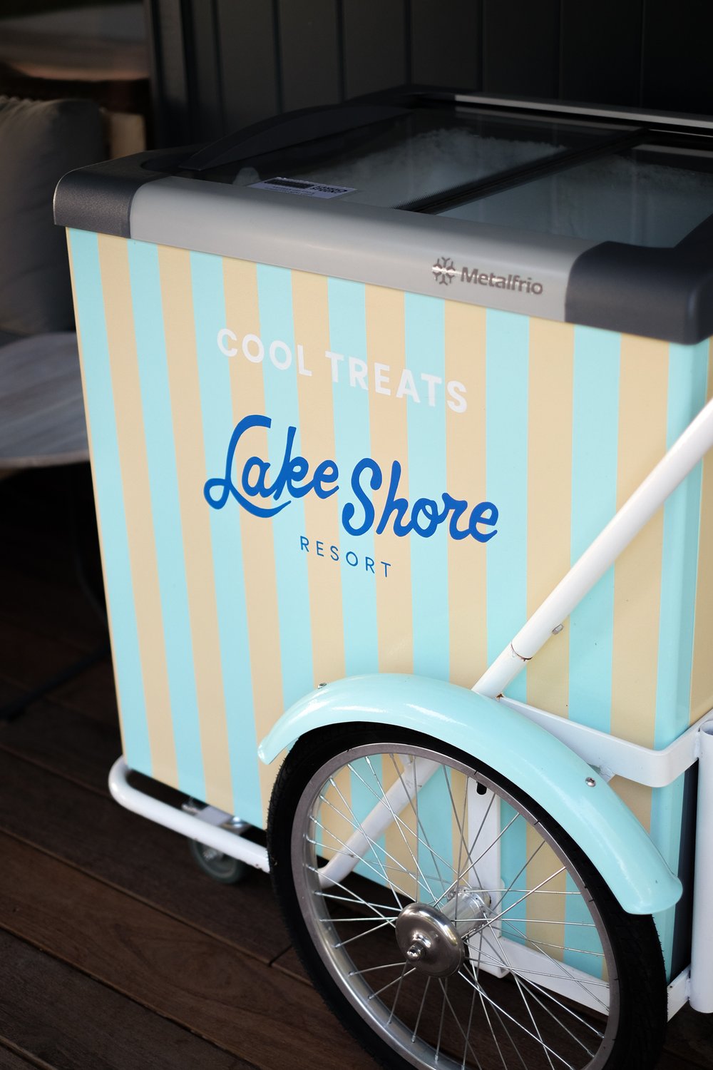 DD-lake-shore-resort-ice-cream-cart.jpg