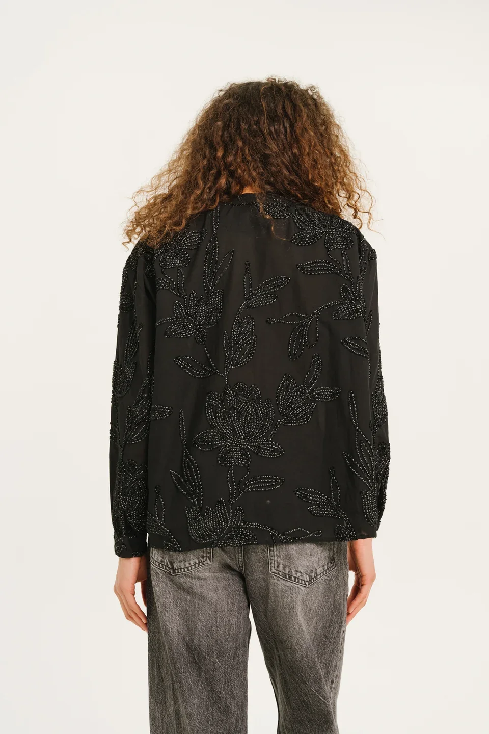 sirene-sacrécouer-black-embroidered-shirt-ella3.jpg.webp