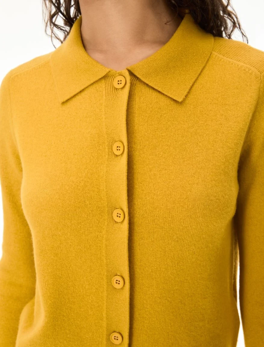 sirene-iblues-mustard-polo-knit-pedone3.webp