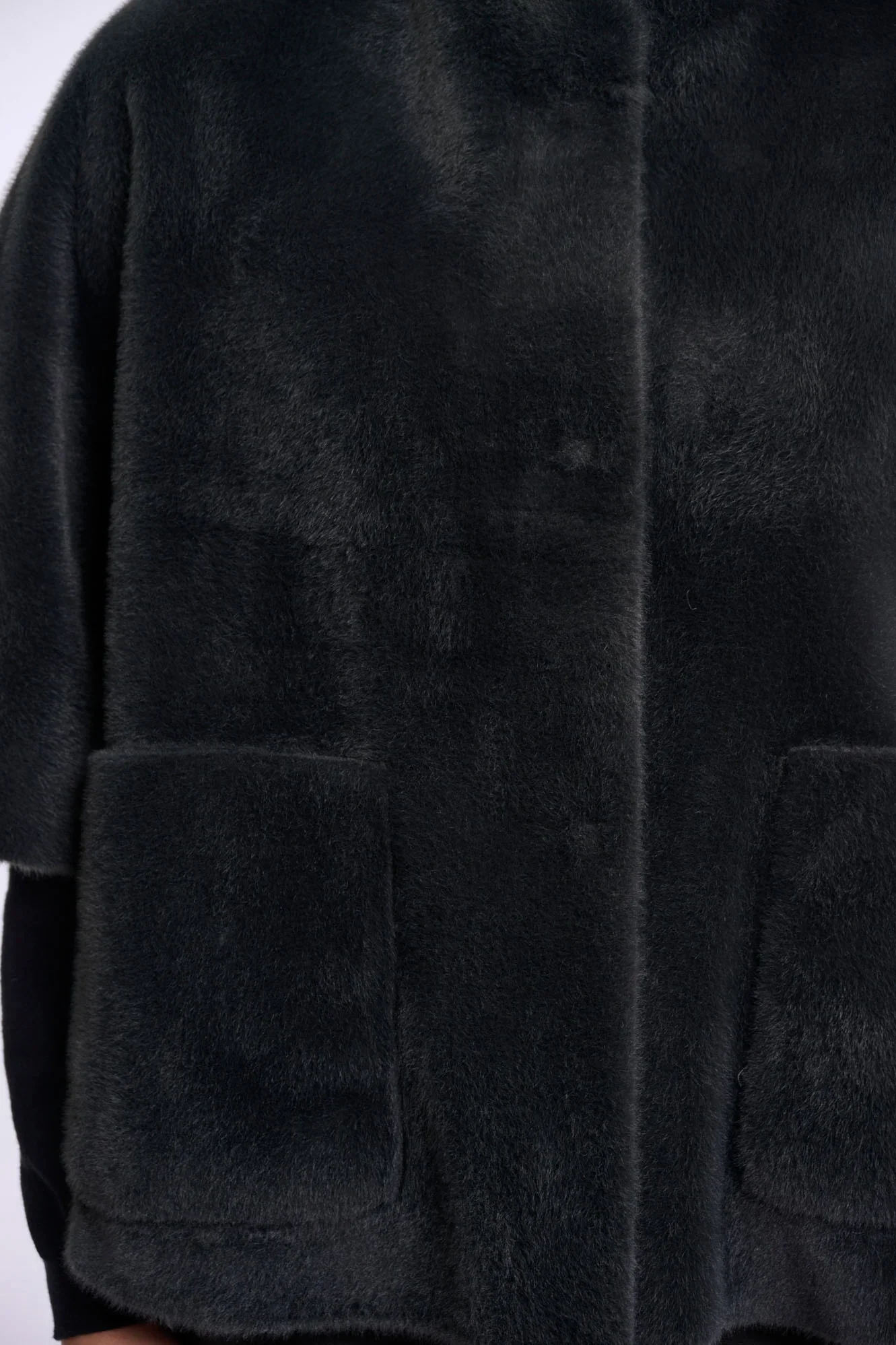 rino & pelle-faux fur-cape-dewi2.jpg.webp