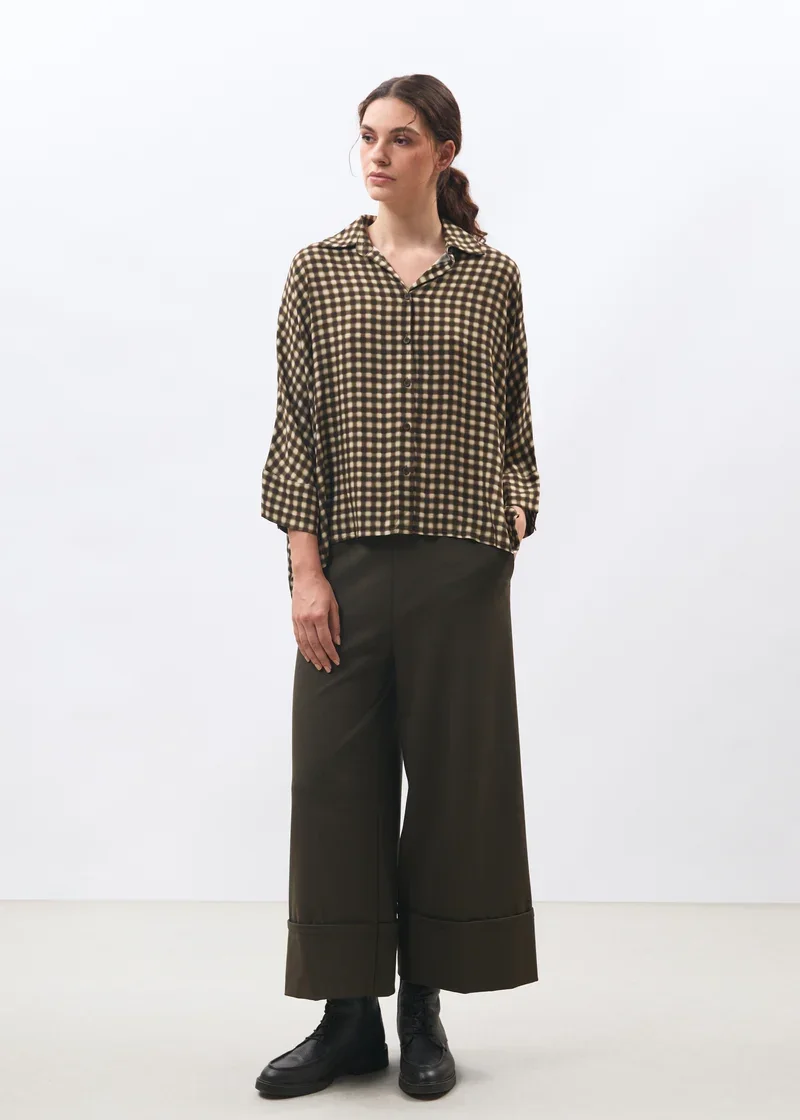 sirene-humility-khaki-cufff-trousers-sophio3.jpg.webp