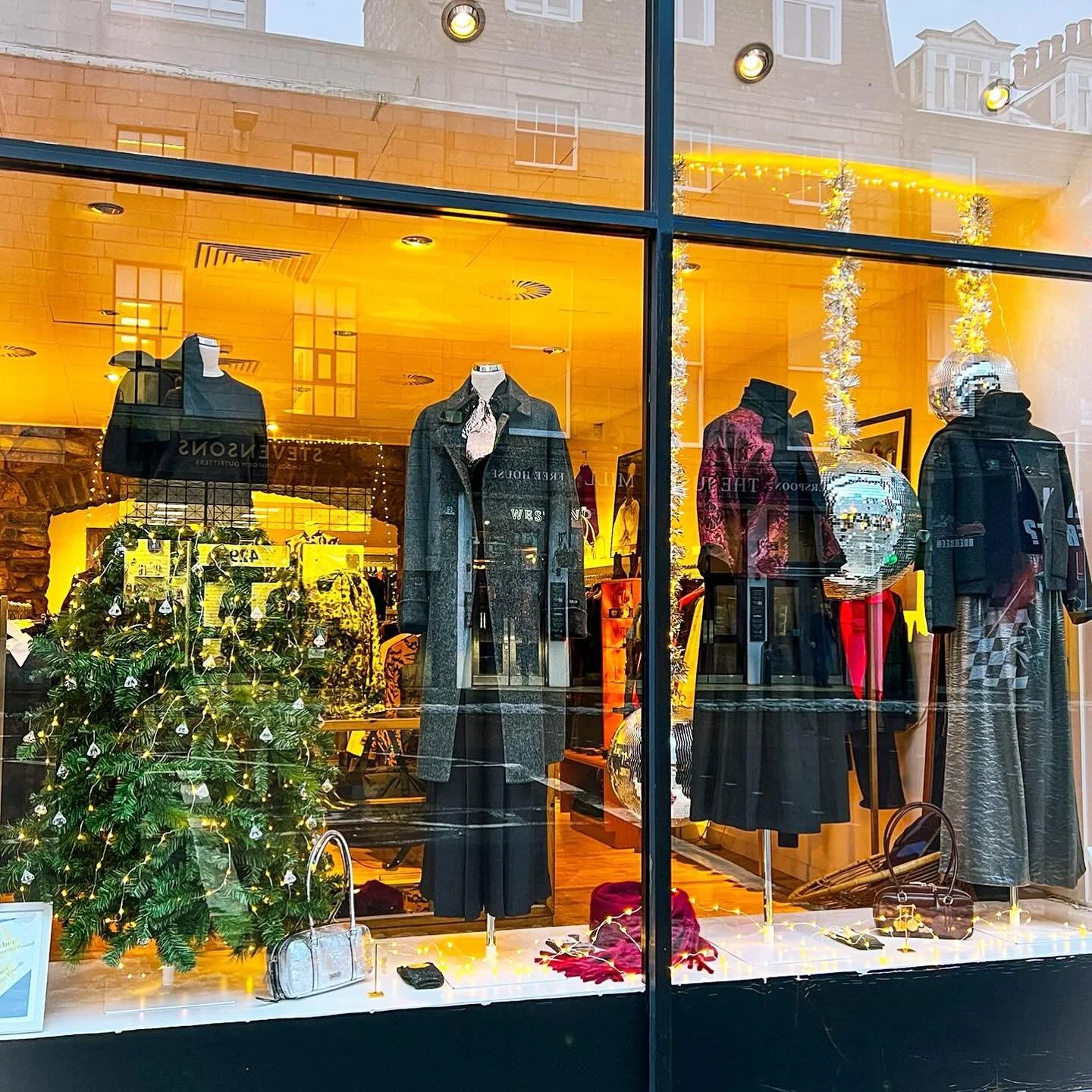 Oohhh&hellip;. There&rsquo;s been a gorgeous little elf called Nicola hard at work in our Aberdeen shop and it&rsquo;s all looking rather fabulously festive and lovely&hellip;
I&rsquo;m a bit late to the (Christmas) party in Brighton and haven&rsquo;