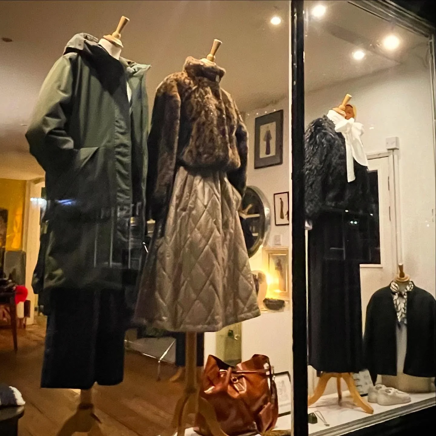 Don&rsquo;t be on the outside looking in - come on in! 
Don&rsquo;t be shy, by staying outside you&rsquo;ll be missing so many treats&hellip; we have the  most gorgeous collections and things you&rsquo;ll treasure and wear for years to come. We&rsquo
