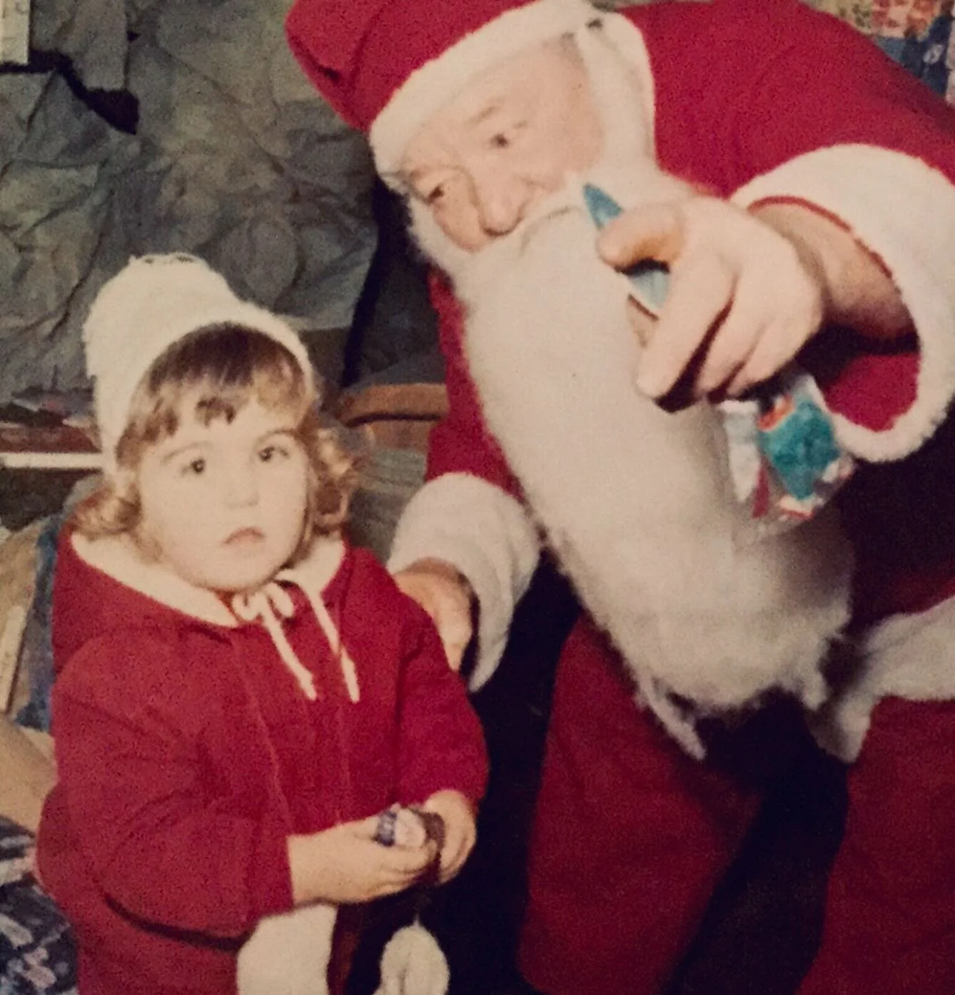 Merry Christmas to you all my lovelies!
Here&rsquo;s me, committing a festive faux pas by turning up in the same outfit as my host&hellip; he&rsquo;s obviously a bit miffed and pointing to the door&hellip; &lsquo;sling yer hook small fry, there&rsquo
