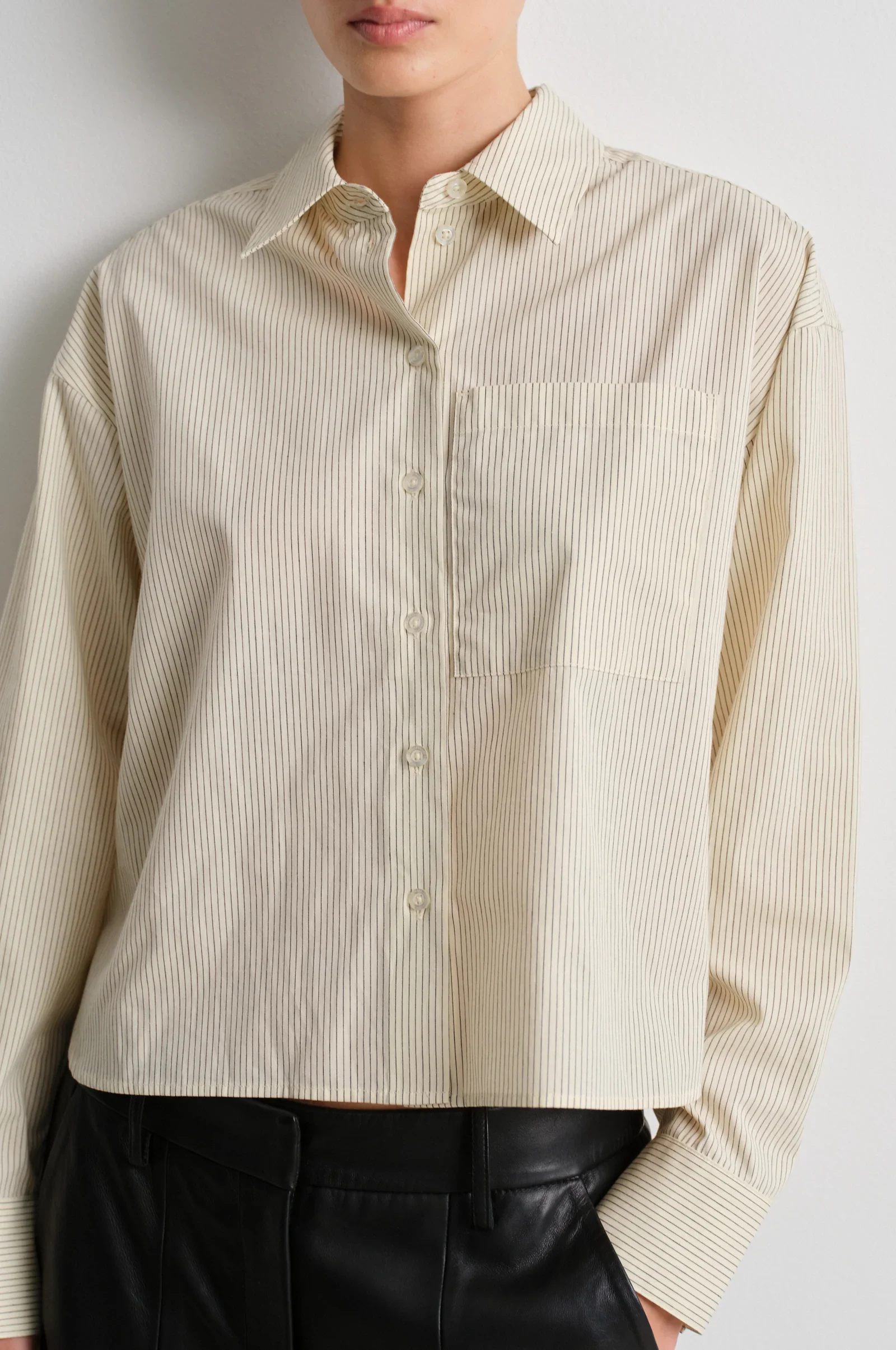 sirene-second female-pinstripe-shirt-dicthe3.jpg.webp