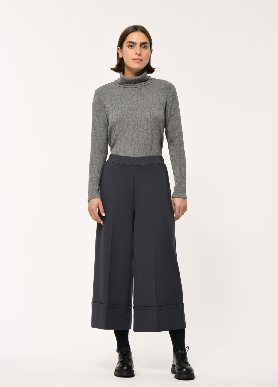 sirene-humility-navy-trousers-sophio-1.png