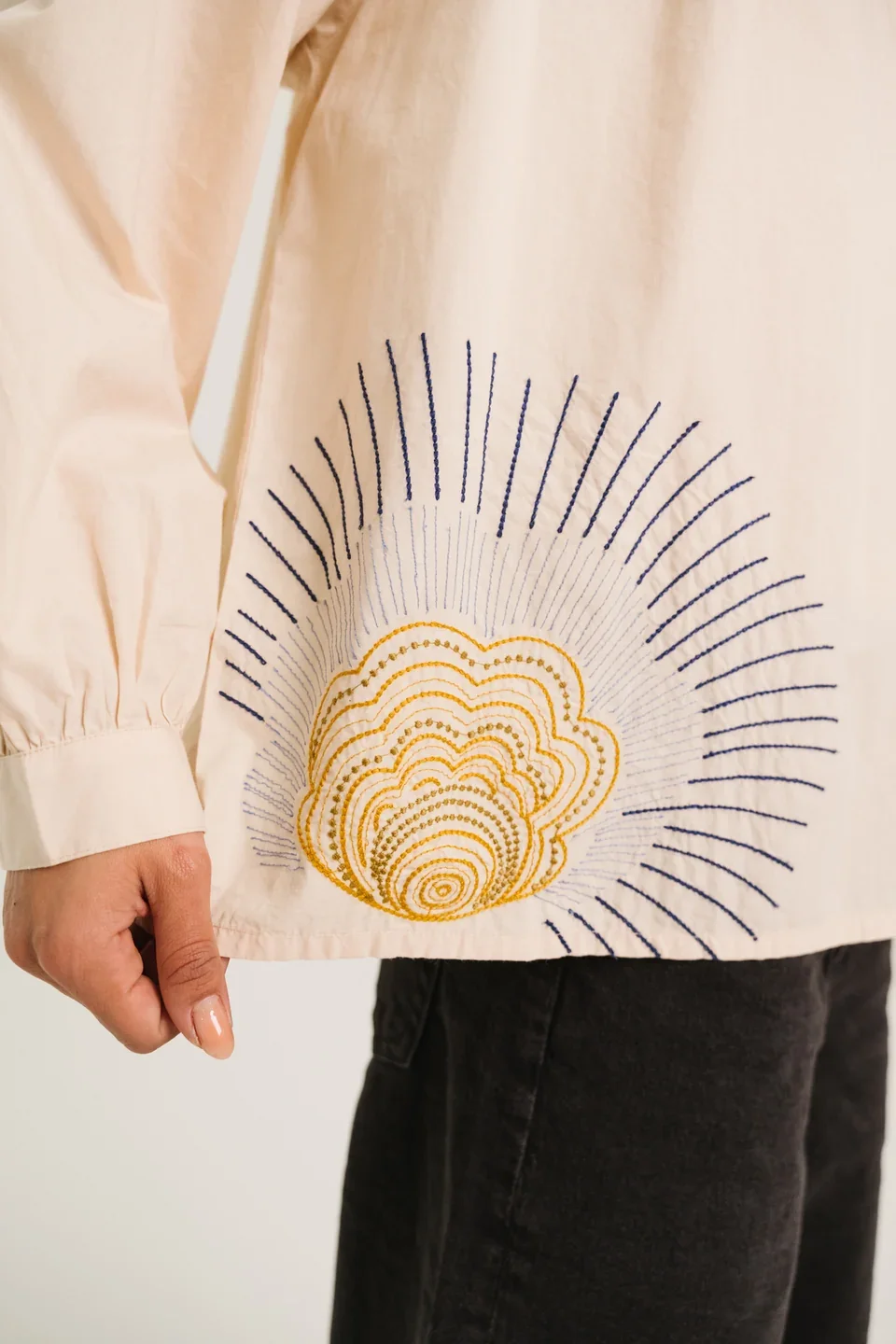 sirene-sacrécouer-embroidered-shirt-ella4.jpg.webp