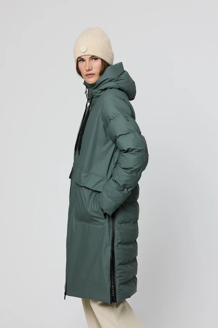 sirene-tanta-green-raincoat-rime2.jpg.webp