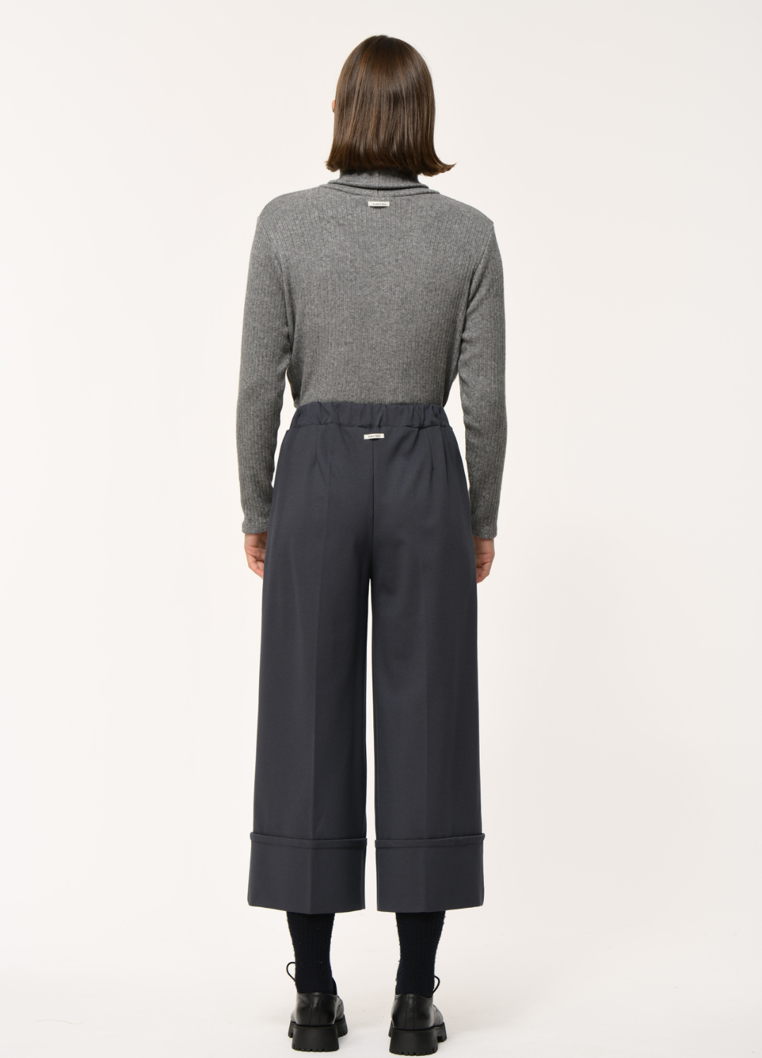sirene-humility-navy-trousers-sophio-3.png
