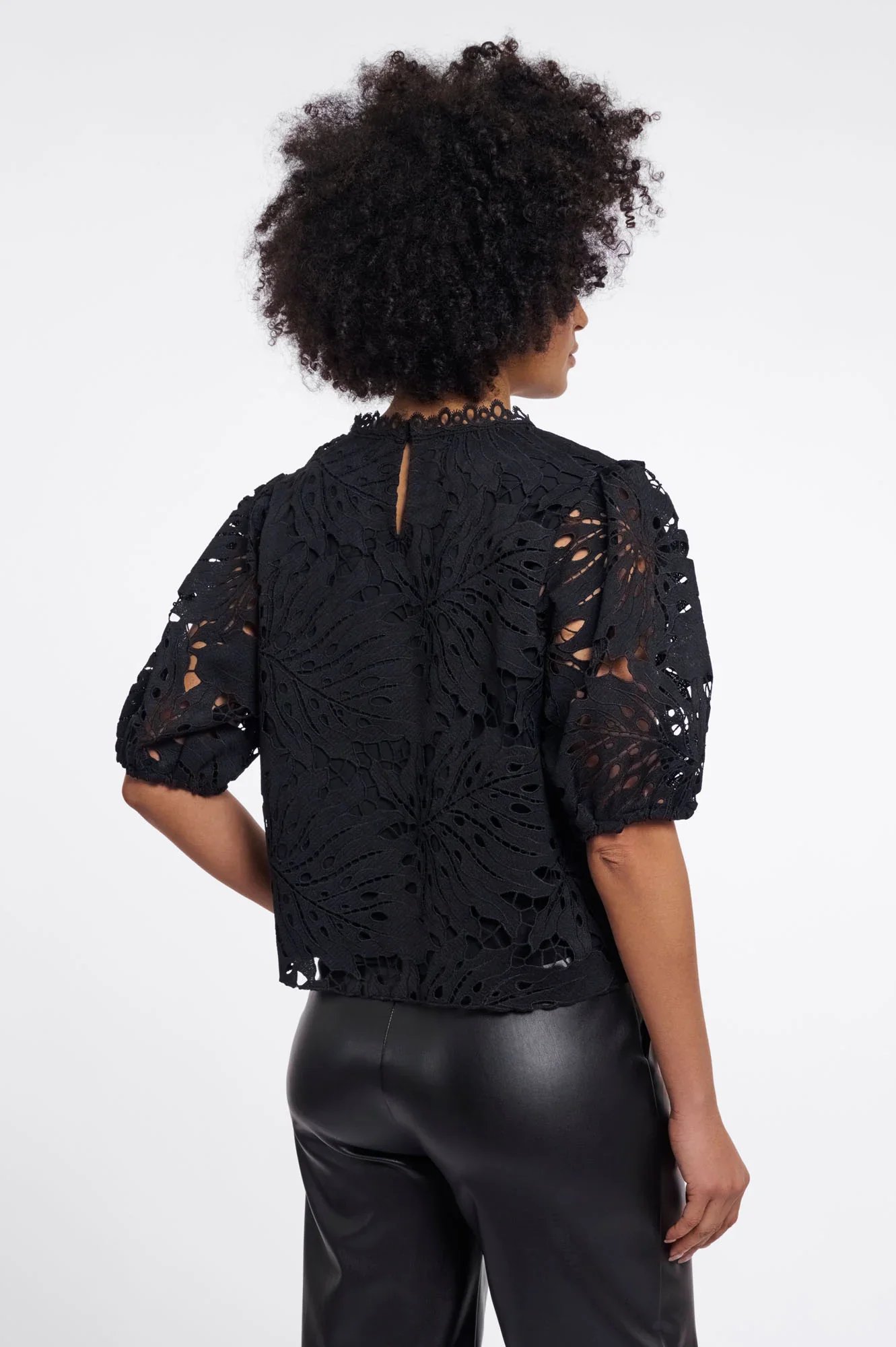 sirene-rino&pelle-black-top-chantalle3.jpg.webp