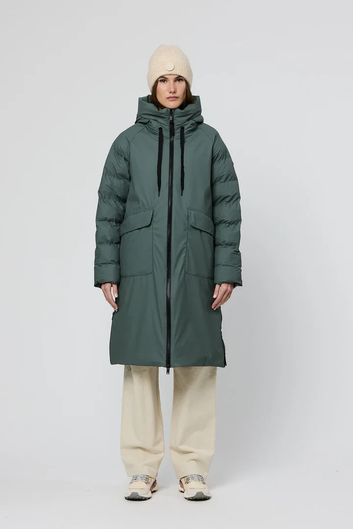 sirene-tanta-green-raincoat-rime1.jpg.webp
