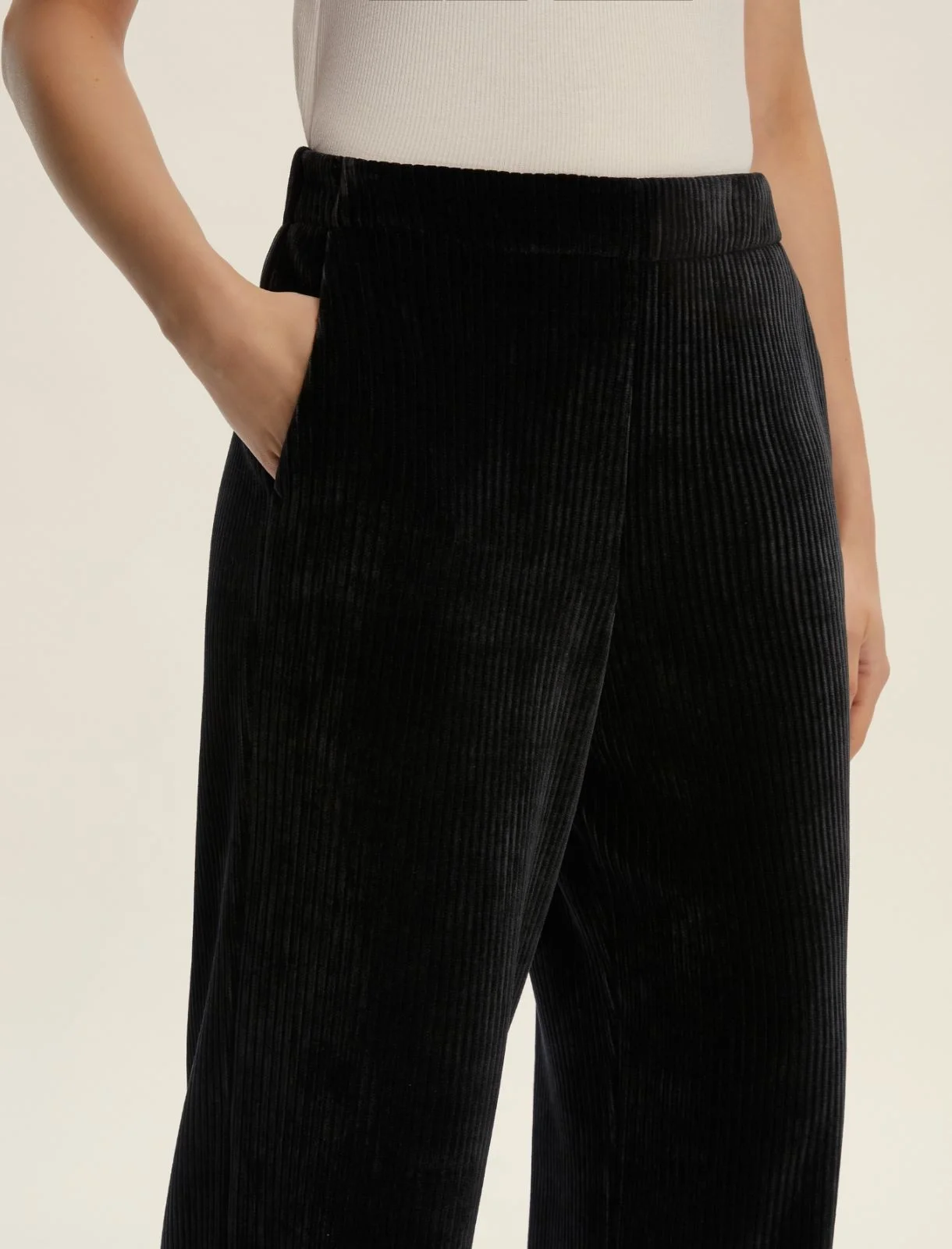 sirene-emme-black-cords-foster-2.webp