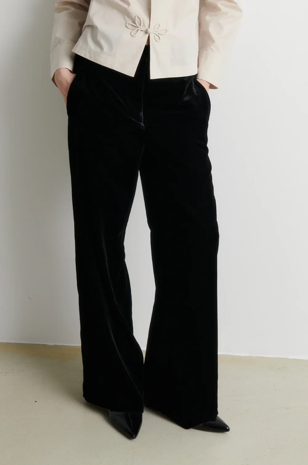 sirene-second female-black-velvet-trousers-velvetta1.jpg.webp
