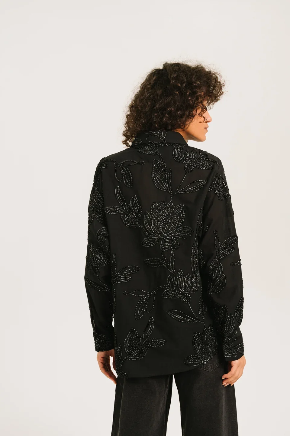 sirene-sacrecoeur-embroidered-shirt-enora4.WEBP