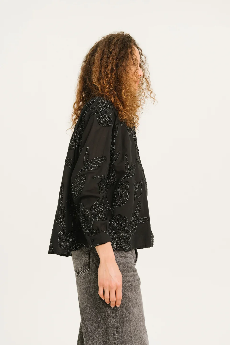 sirene-sacrécouer-black-embroidered-shirt-ella4.jpg.webp