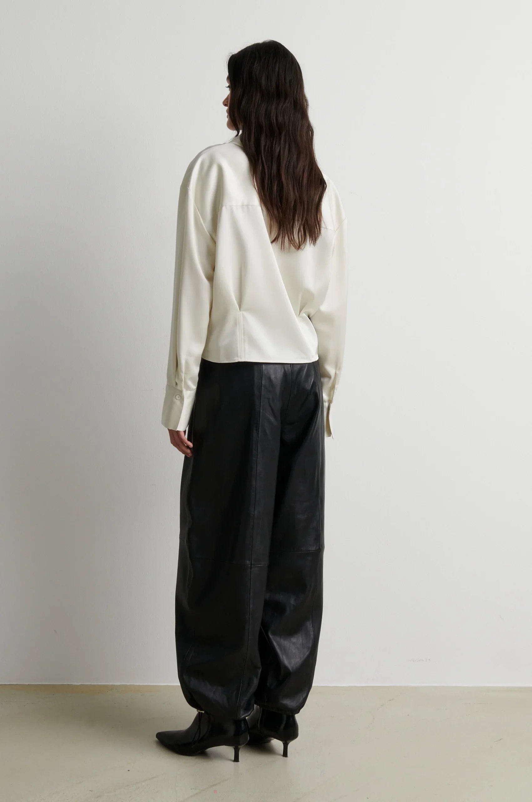 sirene-second female-silky-blouse-opala5.jpg.webp