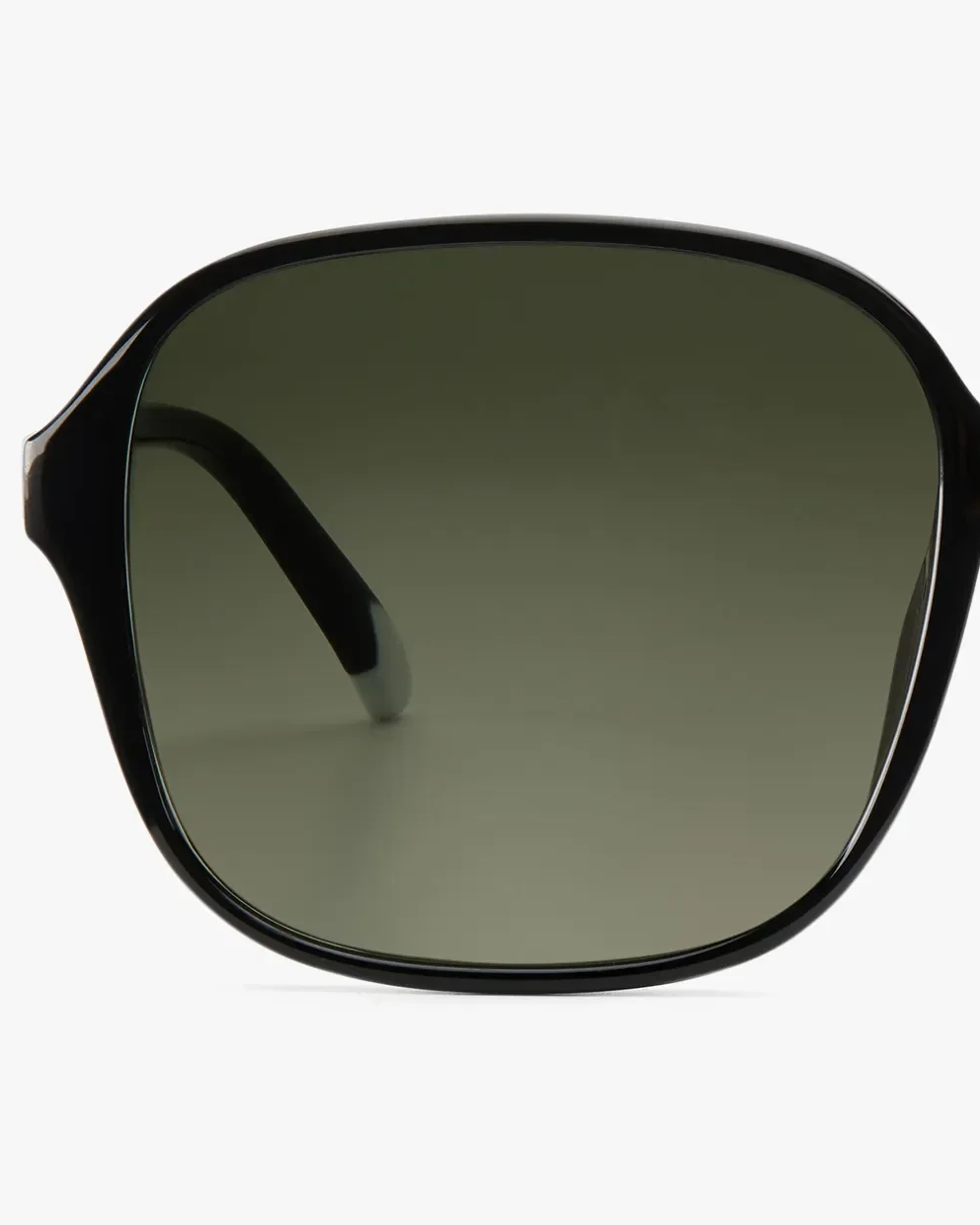 sirene-barner-black-sunglasses-pascal3.png