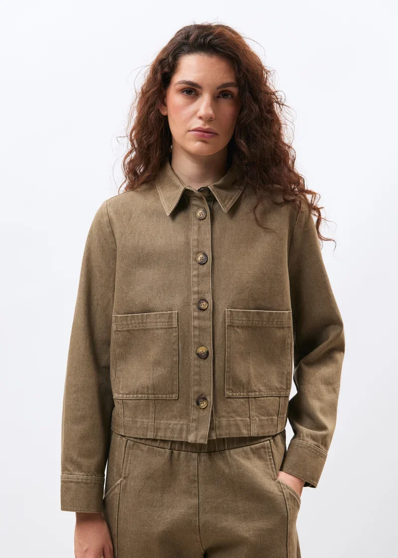 sirene-humility-short-jacket-khaki-marcus1.jpg.webp