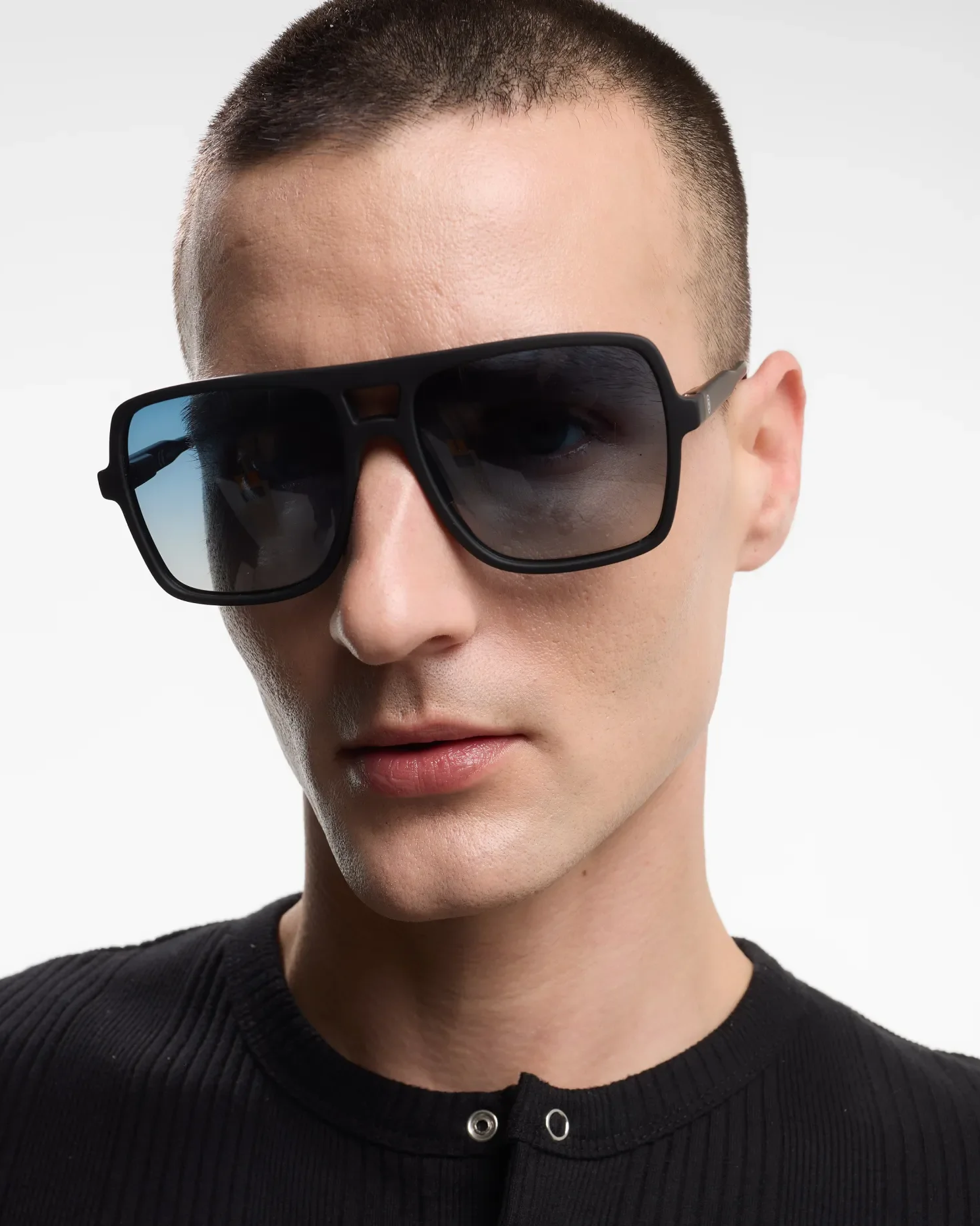 sirene-barner-black-sunglasses-jake4.png