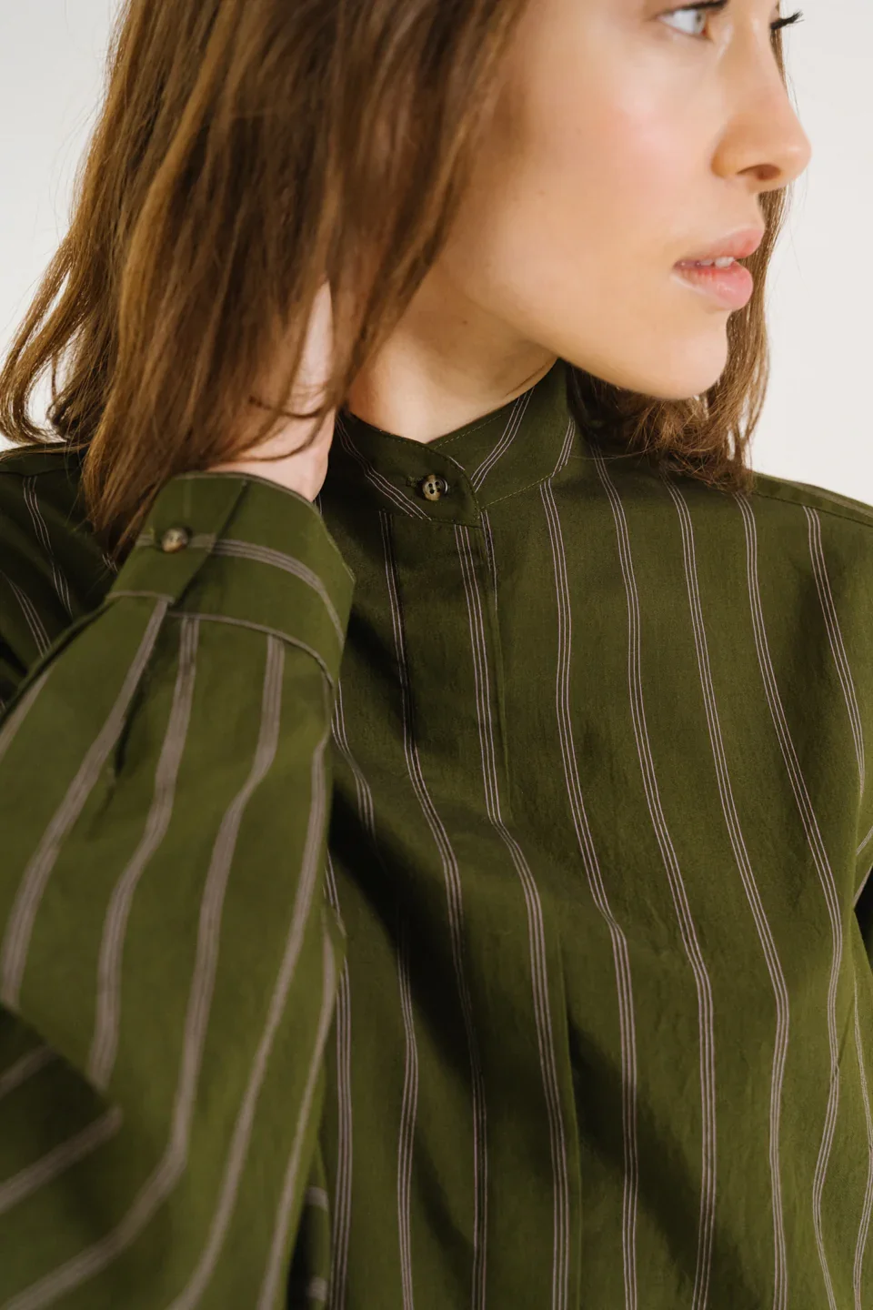 sirene-sacrecoeur-khaki-blouse-gena-4.webp
