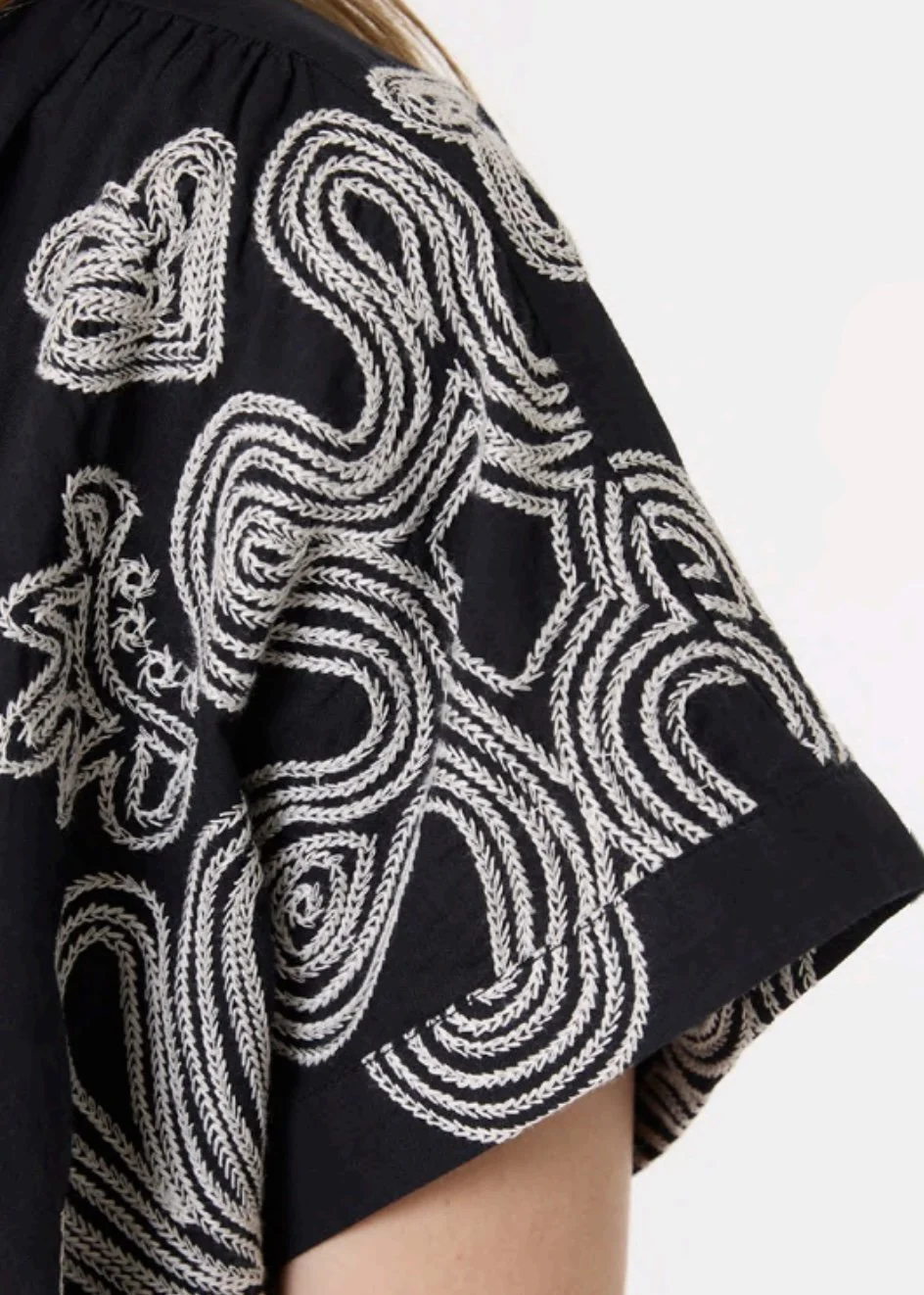 sirene-sacrecoeur-black-blouse-maya-3