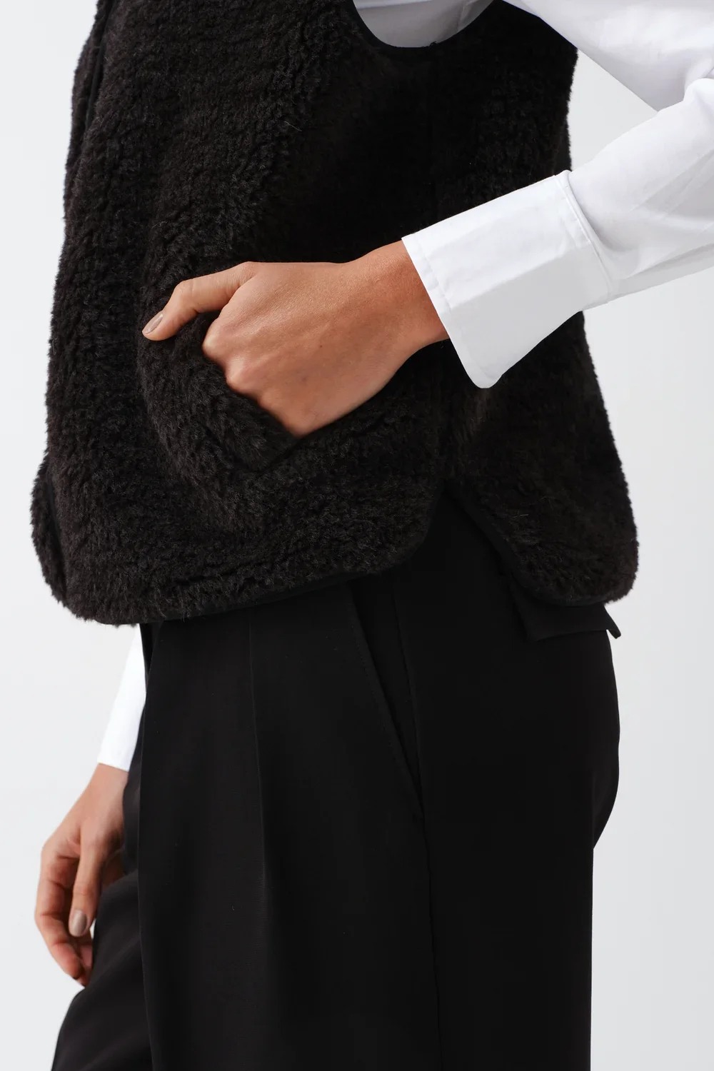 sirene-helen moore-black-gillet2.jpg.webp